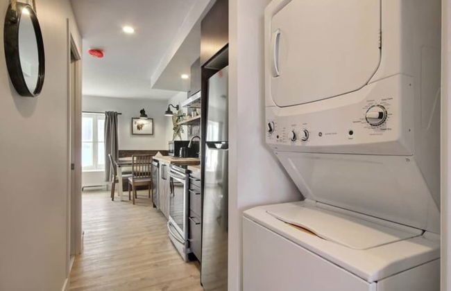 Unique & Sunny Top Floor Old Quebec Gem - Photo 11