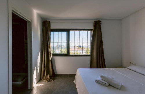 Villa Torres 10 minute walk from Playa den Bossa - Photo 27