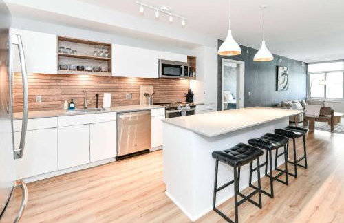 Urban 2BR Oasis with Scenic Rooftop and Gym - Foto 58