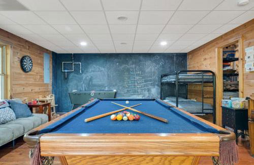 Boujee Bear Lodge - A Peaceful Cabin in the Woods - Photo 12