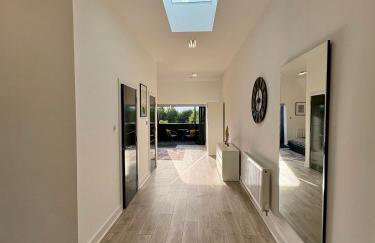 Luxurious New Home Near Airport - Foto 40