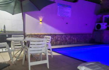 Belíssima Casa a Beira Mar com Piscina Aquecida Cobrado a Parte, 5 Quartos com Ar Condicionado, Amplo Salão de Jogos com Mesas de Bilhar e Pebolim, Amplo Espaço Externo com Churrasqueira em Deck Gourmet Coberto frente a Piscina,Tudo isso á Beira Mar - Photo 8