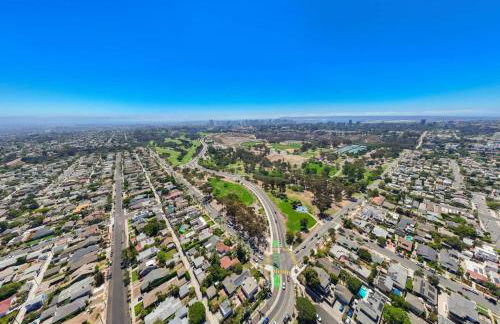 Modern Urban Escape Rooftop & Walkable Fun - Foto 30