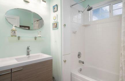 Beach Pines Bungalow by Avantstay Classic Cottage Steps to the Beach w/ Private Yard - Foto 32