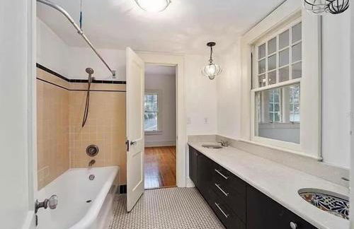 The Gator Manor – 6 Bedrooms Walk to UF / Stadium - Foto 2