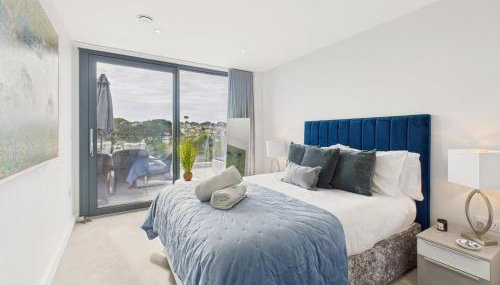 Skydeck at The Liner – Stylish 2-Bed / 2-Bath Top Floor with Panoramic Sea Views - Foto 3, towels