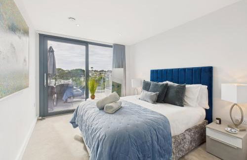 Skydeck at The Liner – Stylish 2-Bed / 2-Bath Top Floor with Panoramic Sea Views - Foto 3