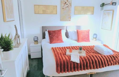 1 BR Corby Town Centre Contractors & Family Friendly - Photo 5