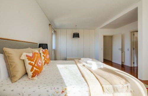 Skyview 2BR with Balcony and Garage - Foto 52