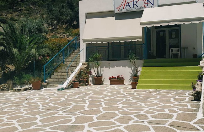 Aaron Studios Apartments - Photo 1