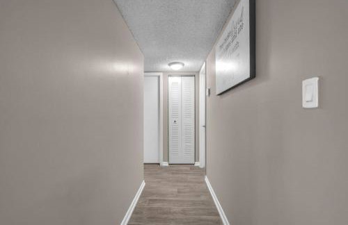 Stylish 2BR in North Miami with Free Parking - Foto 26