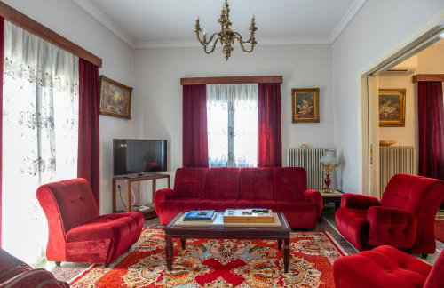 Peaceful 2-bedroom village house near Tripolis - Photo 2