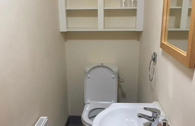 Charming 1-bed Apartment in Barefield - Photo 9