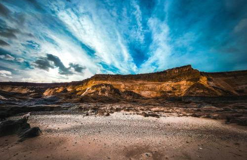 Barn in Happisburgh sleeping 2 and welcoming 5 dogs - close to beach! - Photo 2