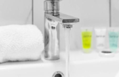 Stylish Apartment - High Speed Internet & Free Netflix - Near City Centre - 2MR - Foto 17