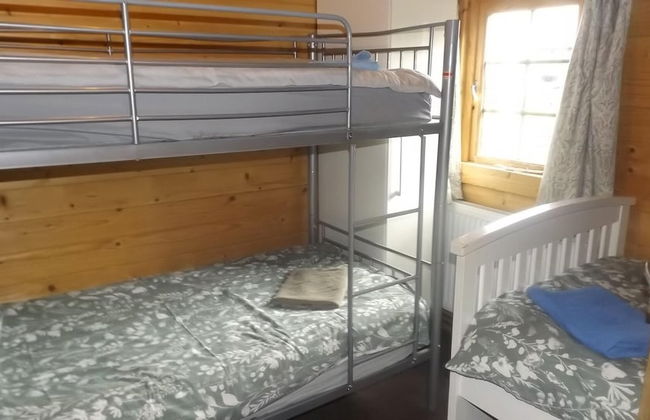 Spacious 3 Bedroom Cabin at Avonvale Holiday Lodge - Foto 2