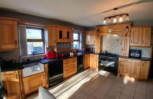 Oaktree Manor - BBQ, games rooms and pet friendly - Photo 3