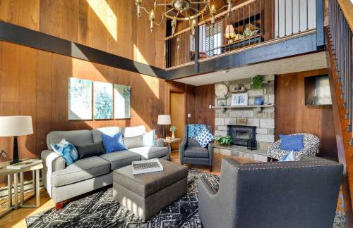 Dock and Fire Pit Lakefront Poconos Retreat! - Foto 9