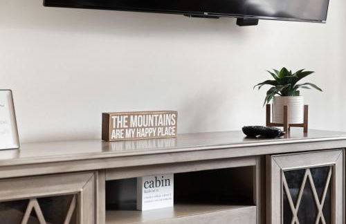 Cozy Cinema Cabin - Hot Tub and More - Foto 8