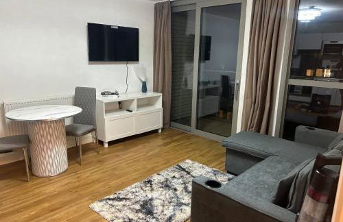 Central 1-Bed Apt for 4 Close To Transport Shops - Foto 4