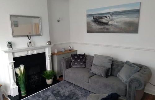 Cottage, Hot Tub, Open fire, Games Room, large Garden Sleeps 2-8 - Foto 34