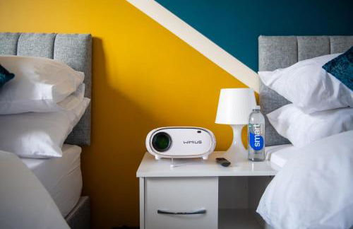 Cosy townhouse, new build, 5 bedrooms, Sleeps 8, Free Parking - Foto 1