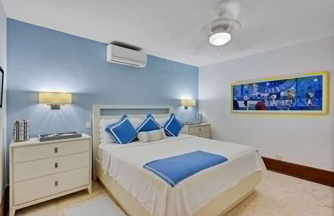 Magnificent Eight Bedroom Holiday Home - Photo 28