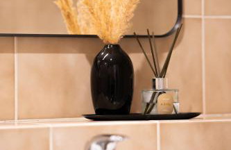 Platz für 8 Pers - C4S Come4Stay Monteure "InnArt" Boxspringbett Einzelbett Töging am Inn, Parkplatz, WLAN, Balkon, Smart TV, voll ausgestatteter Küche, Waschmaschine - Foto 14