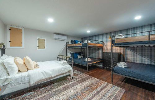 6 Br Cabin Hot Tub Fire Pit Min to Hatley Pointe - Foto 35