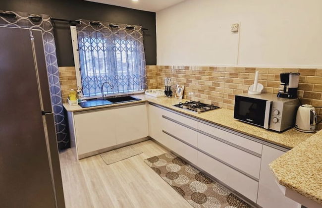 Captivating 3-bed Apartment in Flic en Flac - Photo 9