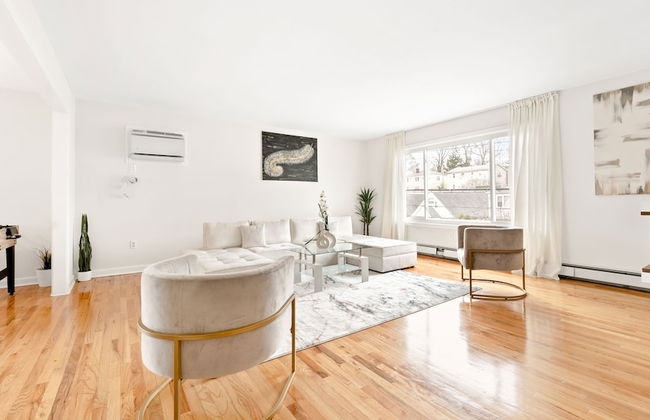 Modern Luxury Home w GameRoom & Parking - Foto 10