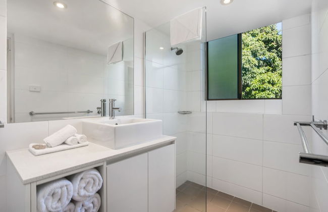 Bayview Beachfront Apartments, in town right on the beach - Foto 53