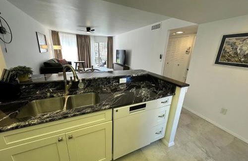 5 min walk to #1 beach in America Canal View - Foto 17