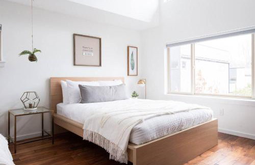 Stylish Urban Loft wFloating Stairs&Fireplace - Foto 20