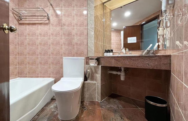 Chelsea Hotel - Photo 6