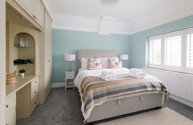 Bright Modern 4 br House 100 Metres From Beach - Photo 79