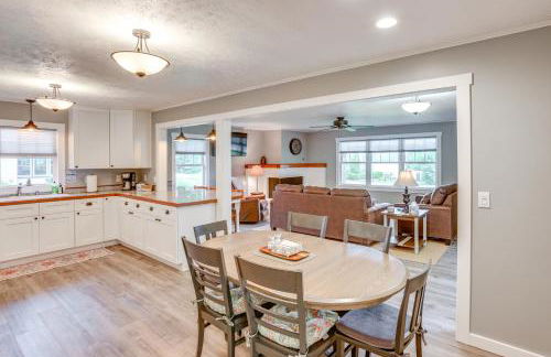 Bring Your Boat! Little Traverse Lake Getaway - Foto 8