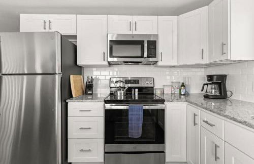 Snug Seaside Views From Couch Walk to Beach - Foto 12