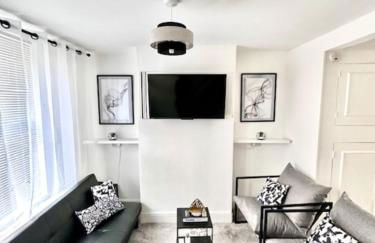 Gillingham 4 bed Guest House - Foto 1