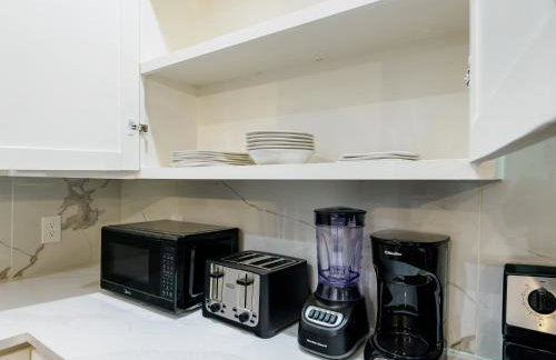 Modern Gem Near Downtown! - Foto 35