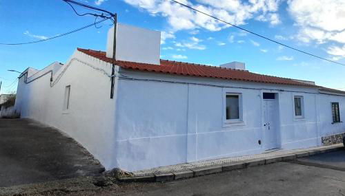 StoryHouse33 - Casa com histórias, pátio e jacuzzi - Foto 3