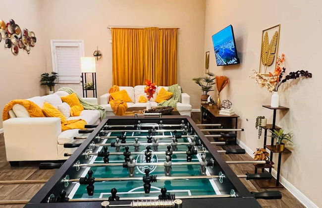 Spacious 4BR Home w Game Room Office Backyard - Foto 3