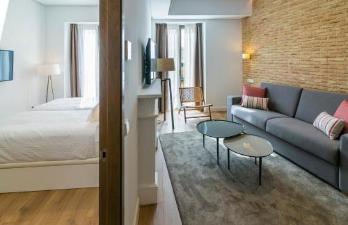 Aquitania Home Suites - Photo 39