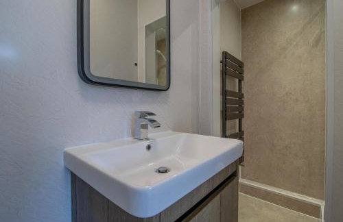 Raeburn House- 3 Bedrooms, 2 Bathrooms in Hamilton - Foto 16