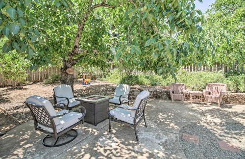 Charming Hilltop Home with Picture-Perfect View - Foto 24