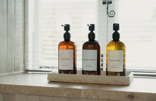 Rose End Cottage, a Luxury Getaway - Photo 16