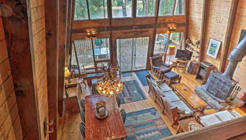 Lakefront Berkshires Retreat with Deck, Dock and Boat! - Foto 3