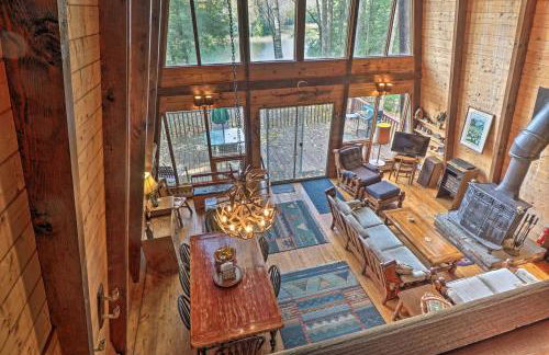Lakefront Berkshires Retreat with Deck, Dock and Boat! - Foto 3