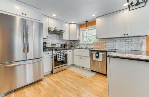 Walk to Lake Huron Beaches Home with Fire Pit! - Foto 3