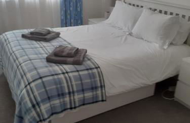 Trafalgar, lovely ground floor flat with outside patio garden, minutes walk to seafront - Photo 4